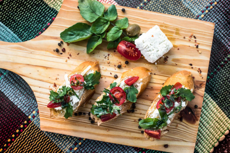 Bruschetta com Creme de Ricota de Búfala Bom Destino