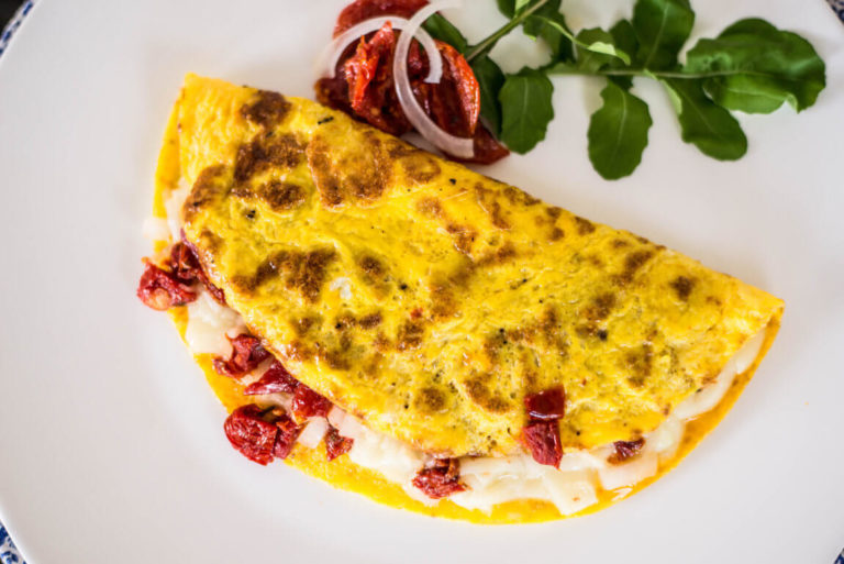 Omelete com Mozzarella de Búfala e Tomate e Seco